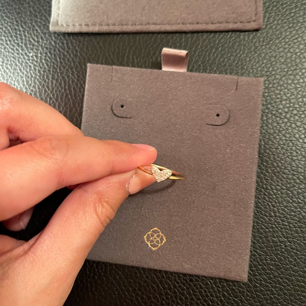 Kendr Scott Heart ring in 14k yellow gold and white diamond. Size 7